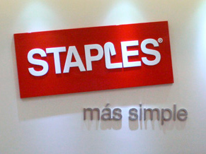 Oficinas Staples: Diseño, producción e instalación de hall de acceso, mostradores, oficinas etc.