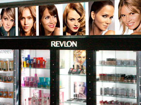 Revlon: Showroom Ministand. Mueble exhibidor para línea de cosmética para sector perfumería en distintos locales de Falabella. En este caso se hizo un desarrollo especial para renovar la exhibición de productos con un sistema de alta flexibilidad y mejoramiento de la distribución. 