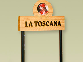 La Toscana | Timbo S.A.: Exhibidores para degustación de producto, con lugar de guardado, con ruedas para su fácil traslado. 